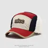 Gorra de béisbol con bloques de color para otoño e invierno que protege los oídos de los niños, bonito sombrero Lei Feng con estampado de letras, a prueba de viento y cálido para niños y niñas al aire libre