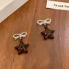 Pendientes de borla con carcasa de madera marrón transfronterizos europeos y americanos, pendientes de estilo vintage Maillard, pendientes de mujer de lujo ligero de alta gama