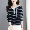 Sudadera con capucha de rayas para mujer, nuevo estilo de principios de primavera, fina y a la moda, tacto de alta gama, top base petite, moderno