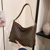 Bolso bandolera de alta gama, de gran capacidad y moderno, para damas presbiterianas, este año.