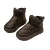 Botas de Neve Infantis 2025 Estilo Inverno Botas Curtas Grossas Forradas com Lã para Meninos Sapatos de Algodão de Neve para Crianças Mais Velhas Botas de Inverno