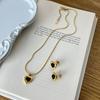 Collar de acero de titanio con diseño de sándwich de caramelo negro retro con amor negro para mujer, accesorios de cadena de clavícula con estilo Sense ins.