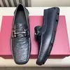 Estação Europeia Outono e Inverno 2025 Couro Genuíno Slip-On Casual Simples Respirável Versátil Sapatos de Couro Sapatos Masculinos Mocassins Confortáveis