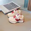 Zapatillas deportivas para niños 2025 primavera y otoño nuevo estilo para niños y niñas zapatillas para correr suela blanda casual para estudiantes