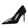 18249-K53 Zapatos de tacón alto estilo coreano para banquetes, de satén, con punta baja, con lazo de diamantes de imitación de metal, para mujer