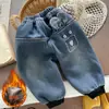 Calça Jeans com Forro de Fleece Infantil, Novo Estilo Outono e Inverno, Calça Quente de Fleece Integrada, Calça Jogger Espessa Estilosa para Meninos no Inverno