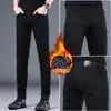 Novedad Otoño e Invierno 2026 Estilo Coreano Jeans Rectos Ajustados para Hombre de Algodón Puro Negro Elástico con Forro Polar y Engrosados, No se Desvanecen