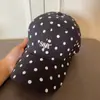Gorra de béisbol de estilo coreano ins para mujer, con lunares dulces y bordado de letras, estilo fino de verano, estiliza el rostro, visera, gorra de pico de pato