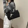Bolsa Tote de Gran Capacidad para Viajes Diarios para Mujer 2025 Nuevo Otoño e Invierno Bolso de Hombro Retro Bolso de Mano Grande Retro para Salir