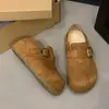 Sapatos femininos plus size 2026, tamanhos 41 a 43, para pés largos, com sola grossa para altura extra, design de cobertura total, estilo slip-on, mocassins inspirados em Birkenstock