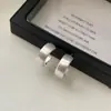 Brincos de argola em forma de C escovados foscos simples superfície larga meio redondos tachas de orelha estilo cool nicho brincos de argola de prata de alta qualidade