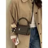 Bolsa Pequena com Padrão Simples de Lichia para Mulheres 2026 Novo Estilo Bolsa Almofada de Mão de Alta Qualidade Bolsa de Ombro Transversal Texturizada para o Início da Primavera