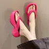 Chanclas de verano para mujer 2026 nueva moda versátiles para exteriores con suela gruesa que aumenta la altura antideslizantes sandalias de dedo para la playa