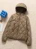 Chamarra acolchada de plumón ligera con capucha y cuello alto transfronteriza para mujer, moda de invierno 2026, cálida blanca de pato, top casual, moderno