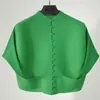 Novo Cardigã Plissado Estilo Chinês com Fechamento de Botão, Jaqueta Feminina Solta de Manga Longa com Gola Alta, Top Slimming Cor Sólida Estilo Retrô Inspirado em Issey Miyake para Mulheres