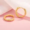 Nuevos Pendientes de Aro Ligeros de Lujo Artísticos Retro de Nicho de Alta Calidad Simples para el Viaje Diario con Patrón de Diamantes Pendientes de Diseño Versátil Adornos para las Orejas