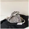 Lanzamiento de nuevo producto: Bolso de mano con estampado de leopardo para mujer, el nuevo de este año de gran capacidad, alta gama, versátil bolso tote de hombro para ir al trabajo, al por mayor