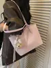 Bolso con diseño de nicho de moda, gran capacidad, bolso de hombro único para debajo del brazo para mujer, nuevo bolso tote de moda 2026 para salir