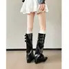 No entanto, as botas longas de 2026, botas femininas com aumento interno de altura, novo estilo, botas de cavaleiro da moda, de cano alto com bico fino, salto plataforma, com fivela de cinto