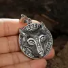 2023 Nuevo amuleto de cabeza de lobo Runa europeo y americano colgante de acero inoxidable personalidad retro Vikingo titanio acero collar