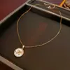 Collar de Cadena para Clavícula de Perla Redonda con Cara Sonriente y Letra Zirconia Alta Gama Simple Lujo Ligero Moda Versátil Collar de Temperamento
