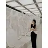 Top Elegante Color-Blocking Decote V Estilo Francês Maduro Nicho Emagrecedor Moda Feminina Tendência Nova Primavera/Verão 2025