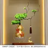 Mueble de TV Creativo de Alto Gama Estilo Chino para Sala de Estar, Decoración de Nicho, Regalo de Inauguración de Casa con Calaba y Pinos de Bienvenida