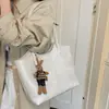 Bolsa tote retrô moderna para mulheres, estilo coreano, nova bolsa de ombro de grande capacidade para o outono de 2026, bolsa de axila de nicho de alta qualidade