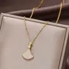 Moderna Cadena Clavicular de Acero de Titanio con Trébol de Cuatro Hojas Clásico Japonés y Coreano para Mujer, Elegante y Lujosa Cadena de Zirconia, Accesorio Versátil Exquisito