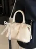 Corea del Sur Moda Tendencia Estilo Crema Simple Portátil Bolso Almohada de Cuero Suave Moda Femenina Versátil Casual para Viaje Bolso Cruzado