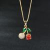 [Cadena de caja de acero de titanio] Collar de cadena de clavícula con colgante de cereza dulce retro francés para mujer, pendientes de fruta, traje