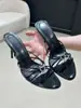 Encuentro Cercano Temporada 2026 Verano Chanclas de Exterior con Punta Redonda y Tiras Finas para Mujer, Estilo Francés con Pedrería en Forma de Corazón, Sandalias de Tacón Fino Alto