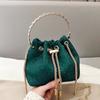 Bolso pequeño para mujer, nueva moda 2024, con textura, cadena, estilo cubo, moderno, estilo occidental, con diamantes, bandolera portátil.