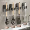 Gancho de esfregão transfronteiriço sem furos para porta traseira rack de parede multi-funcional armazenamento suporte de gancho para vassoura e esfregão rack de armazenamento