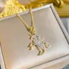 2026 Nuevo Modelo Año del Caballo del Zodiaco Collar de Acero de Titanio Unicornio para Mujer, Exquisita Cadena para Clavícula Completa Incrustada con Diamante Circonita al por Mayor