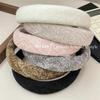 Diadema de esponja de ala ancha de lana con flores gruesas estilo Chanel retro coreano, diadema de presión superior con calavera alta, tocado con horquilla