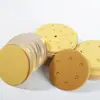 Venta Directa de Fábrica de Papel de Lija Amarillo para Lijado en Seco con Acolchado de Terciopelo de 6 Pulgadas y 17 Agujeros con Soporte Adhesivo, Papel de Lija Redondo para Automóviles, Terciopelo Amarillo para Lijar
