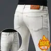 Marca europea de alta gama de moda, nuevos jeans ajustados skinny elásticos para hombre de otoño e invierno con forro polar y diseño engrosado