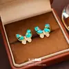 Novos Brincos Borboleta de Turquesa Microincrustada Estilo Chinês, Brincos de Design Irregular Nicho de Pérola, Brincos de Luxo Leve e de Alta Qualidade