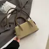 Bolso Boston de Alta Gama para Viajes Cotidianos, Bolso de Hombro Cruzado de Moda para Mujer, Nuevo Bolso de Mano Retro de Nicho Otoño e Invierno 2025