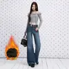 Jeans retro azul de cintura alta elástico forrado com fleece, espessado, para mulheres, novo estilo outono/inverno 2026, modelador e quente, flare