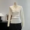 Camiseta Cinza de Malha Manga Longa Slim Fit para Mulheres 2026 Verão Gola V Pessoa Clara Roupa de Elite Burguesa Top