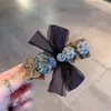Grampo de Cabelo Vintage em Tecido Color-Blocking com Flores de Cristal, Bolas de Pérola e Laço, Acessório de Cabelo Elegante para o Trabalho/Dia a Dia