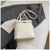 Mochila Retro de Alta Gama para Mujer 2025 Otoño e Invierno Nueva Mochila Versátil para Viajes Exquisita Cartera Bolso Escolar