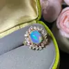 Anel de Opala Multicolor Natural Prata S925 Anel Feminino Incrustado com Cor de Fogo e Design Ajustável, Fornecimento Direto Atacado de Fábrica