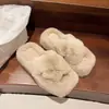 Pantuflas de felpa de moda para mujer para usar en exteriores, nuevas 2026 otoño e invierno versátiles lindas perezosas con correa cruzada de algodón