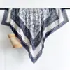 Lenço de Algodão e Linho para Mulheres Verão Novo Proteção Solar 130 Lenço Quadrado Grande para Viagem e Fotos Lenço de Seda para Mulheres Usarem Fora do Ambiente com Ar Condicionado