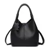 Bolsa de mão feminina tipo balde de alta qualidade, grande capacidade, bolsa de ombro versátil e simples, conveniente para o trajeto diário, bolsa transversal versátil