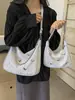 Bolsa Casual de Tecido Macio Grande Capacidade Feminina 2024 Nova Chegada Popular Versátil Bolsa Transversal Elegante para o Dia a Dia Bolsa de Ombro Tote