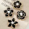 Broche Estilo Tweed Rosa Negra de Alta Gama Camelia Roja Ramillete para Mujer Elegante Sencillo Ropa Traje Suéter Pin